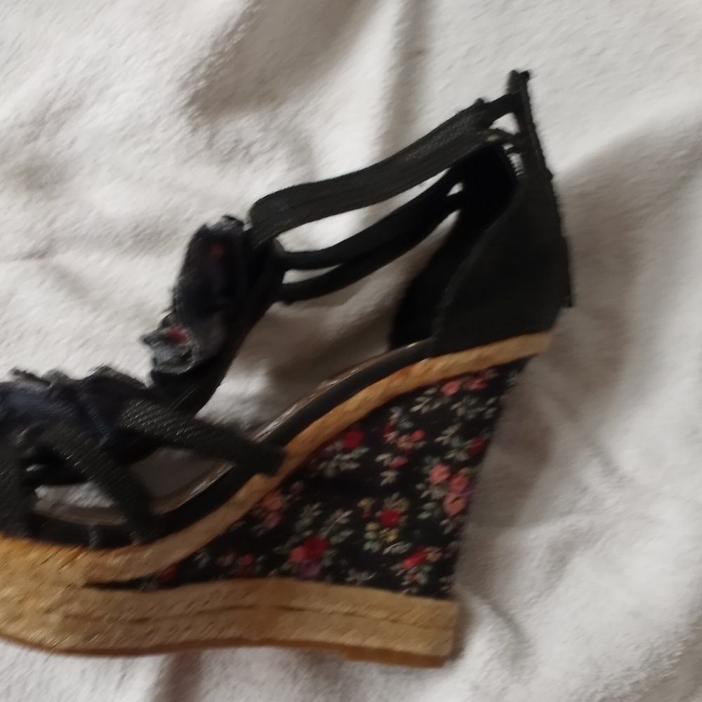Sandals - Picture 3 of 6